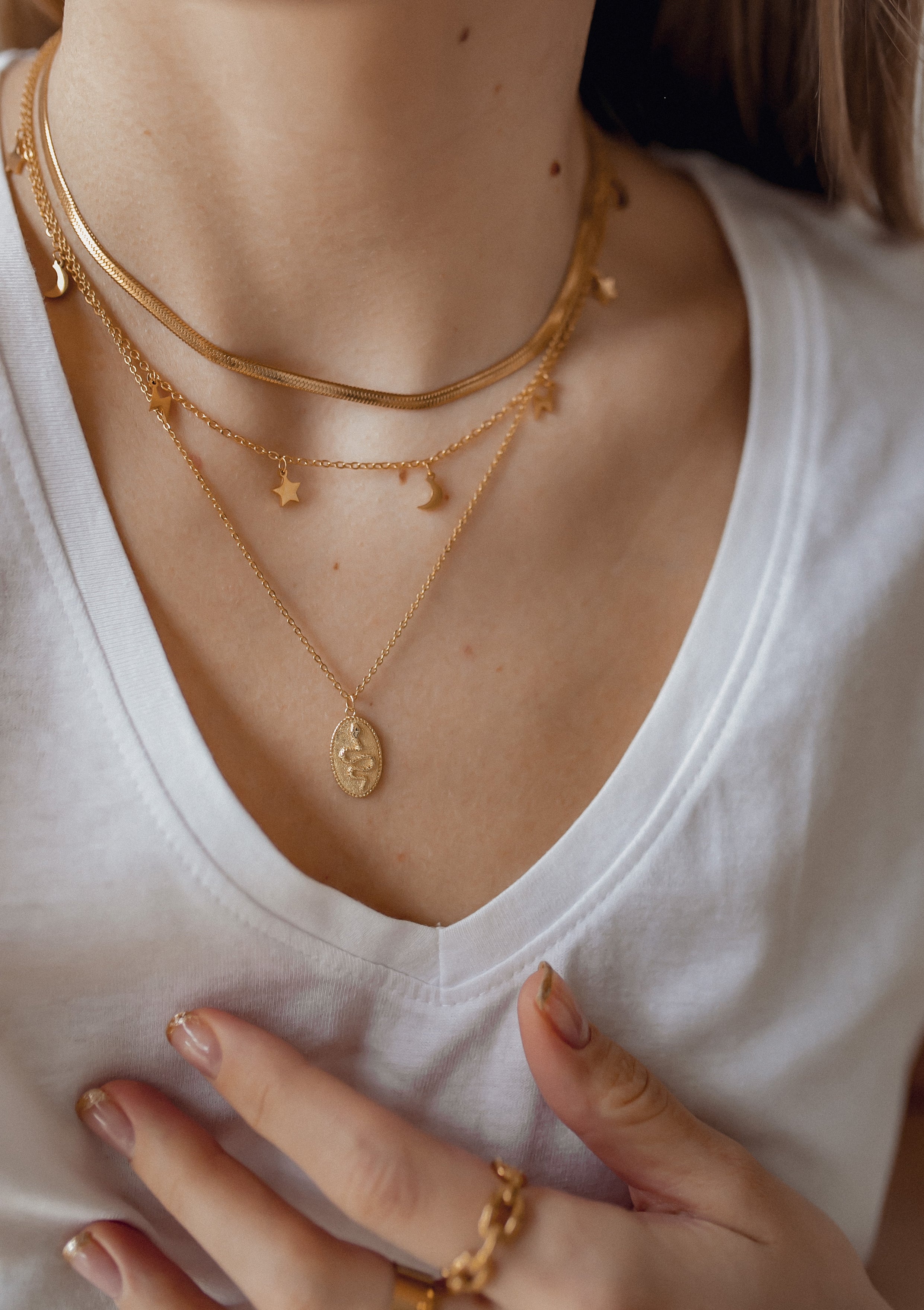 Collar de Luna Estrella y Rayo en Oro